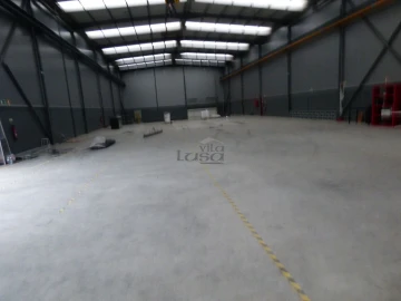 Armazém para Arrendamento em Avintes