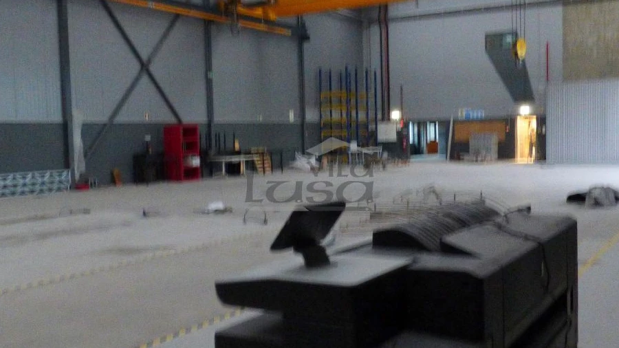 Armazém para Arrendamento em Avintes