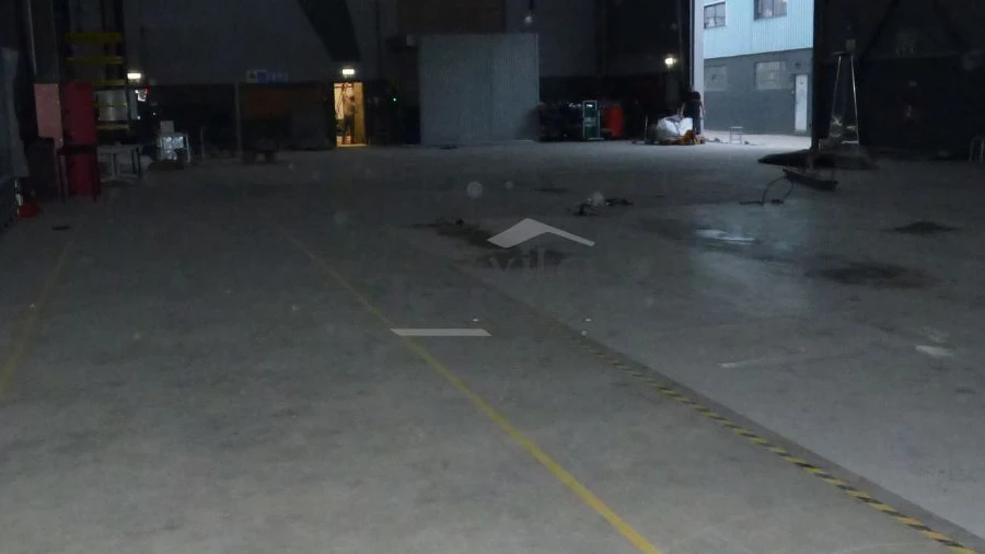 Armazém para Arrendamento em Avintes