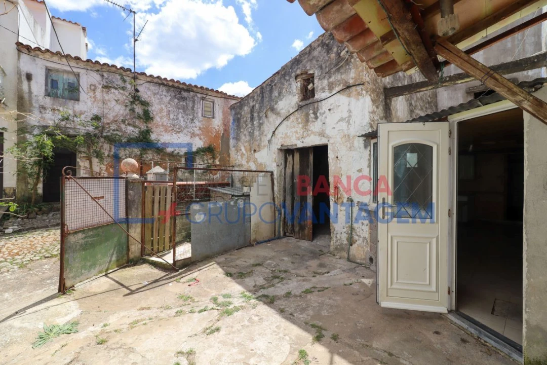 Moradia T2 para Venda em Santa Maria, São Pedro e Sobral da Lagoa Foto 3