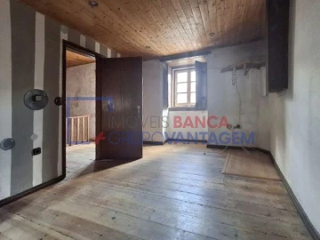 Moradia T3 para Venda em Santa Maria, São Pedro e Sobral da Lagoa