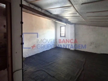 Moradia T3 para Venda em Santa Maria, São Pedro e Sobral da Lagoa