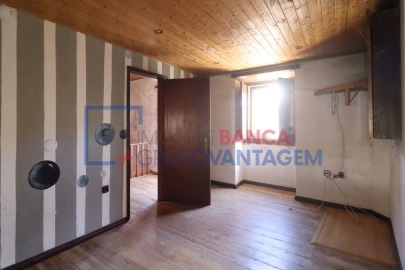 Moradia T2 para Venda em Santa Maria, São Pedro e Sobral da Lagoa