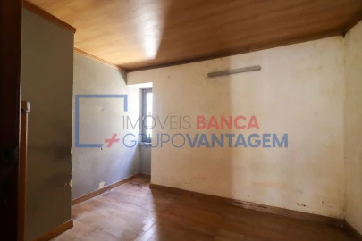 Moradia T2 para Venda em Santa Maria, São Pedro e Sobral da Lagoa