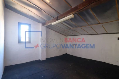 Moradia T2 para Venda em Santa Maria, São Pedro e Sobral da Lagoa