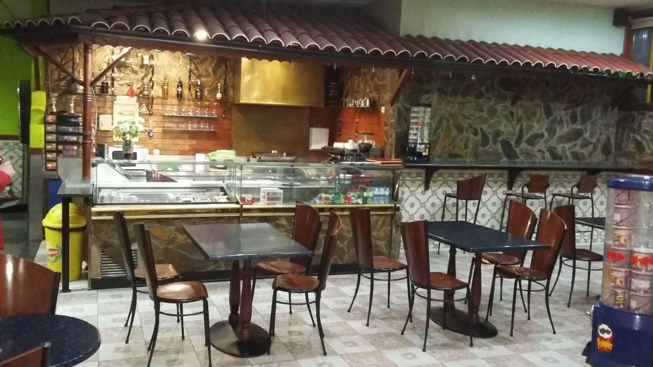 Loja para Arrendamento em Mafamude e Vilar do Paraíso Foto 1