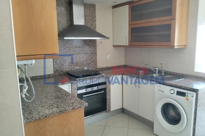 Apartamento T3 para Venda em Carregado e Cadafais