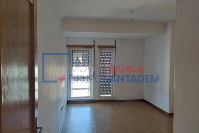 Apartamento T3 para Venda em Carregado e Cadafais