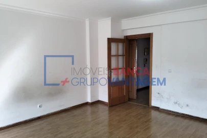 Apartamento T3 para Venda em Carregado e Cadafais