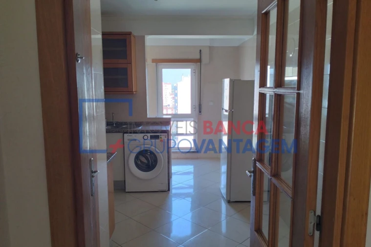 Apartamento T3 para Venda em Carregado e Cadafais Foto 11