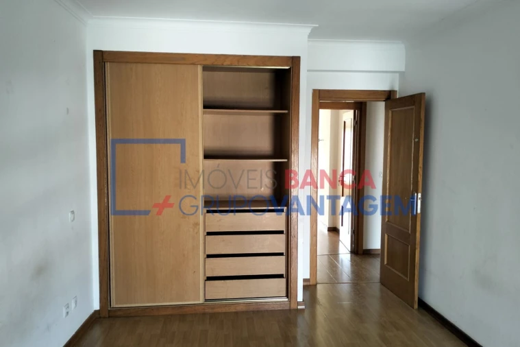 Apartamento T3 para Venda em Carregado e Cadafais Foto 14