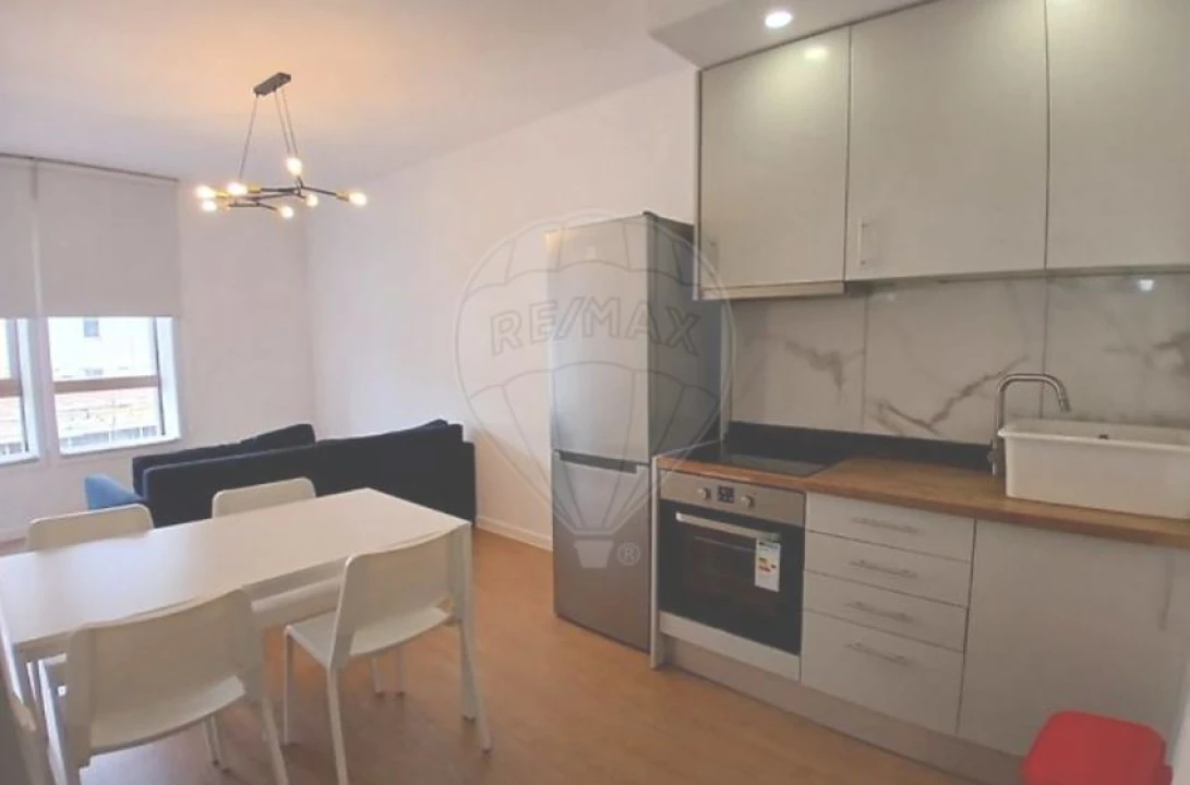 Apartamento T1 para Venda em Cedofeita, Santo Ildefonso, Sé, Miragaia, São Nicolau e Vitória Foto 2