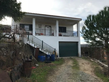 Moradia T2 para Venda em Parada e Sendim da Ribeira