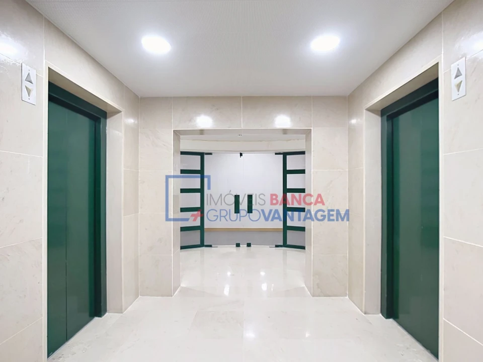 Escritório para Arrendamento em São Domingos de Benfica Foto 4