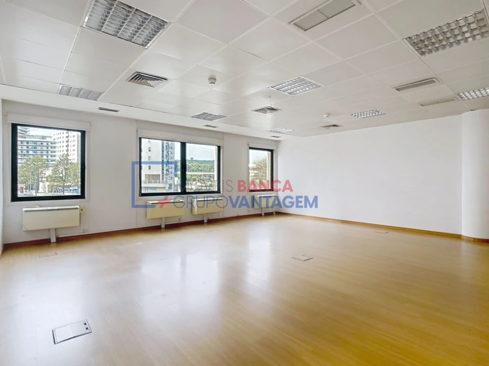 Escritório para Arrendamento em São Domingos de Benfica Foto 8