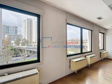 Escritório para Arrendamento em São Domingos de Benfica