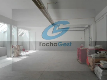 Armazém para Arrendamento em Serzedo e Perosinho