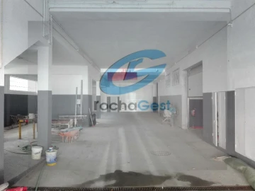 Armazém para Arrendamento em Serzedo e Perosinho