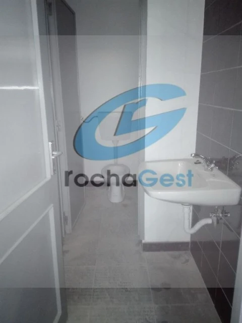 Armazém para Arrendamento em Serzedo e Perosinho