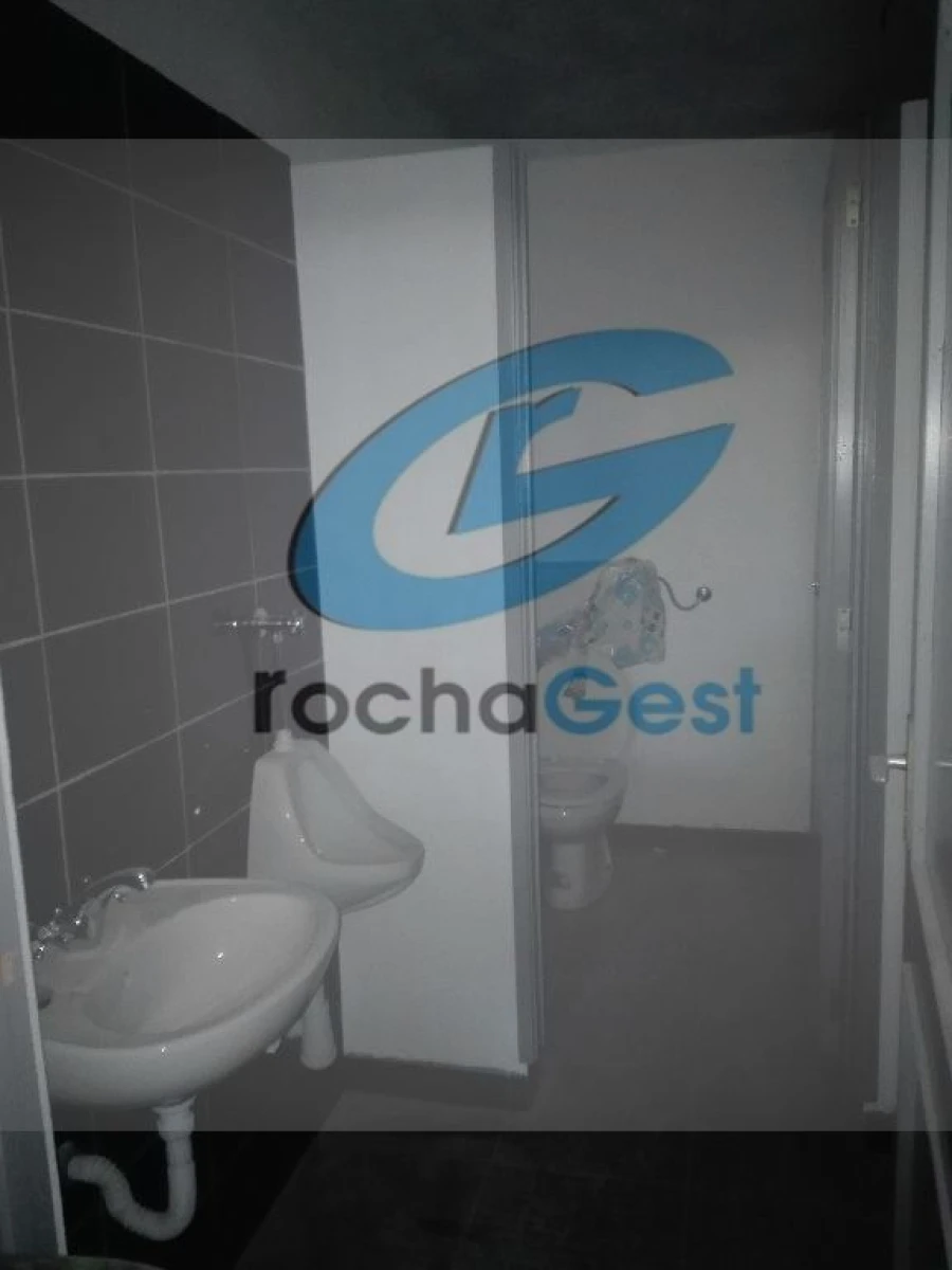 Armazém para Arrendamento em Serzedo e Perosinho Foto 5