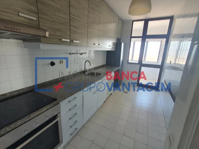 Apartamento T3 para Venda em Vilar de Andorinho Foto 3