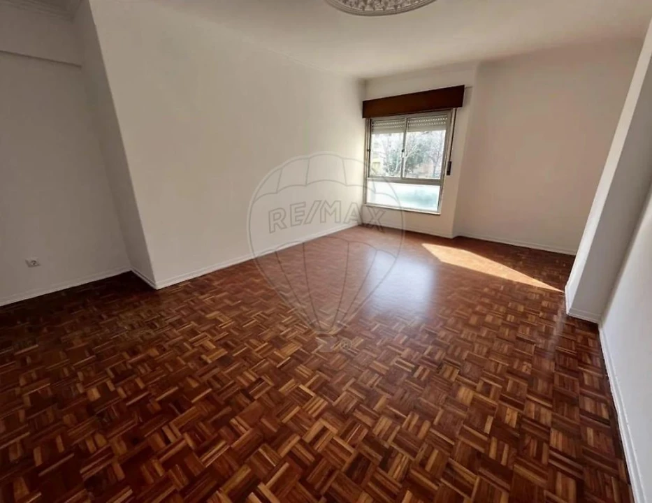 Apartamento T2 para Venda em Agualva e Mira-Sintra Foto 18