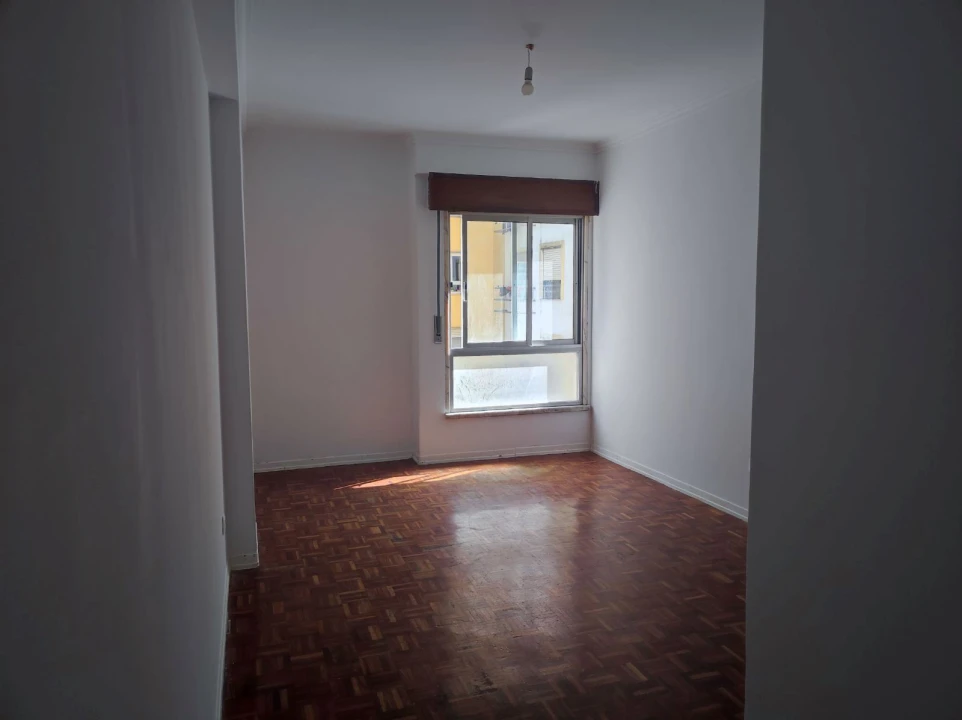 Apartamento T2 para Venda em Agualva e Mira-Sintra Foto 22
