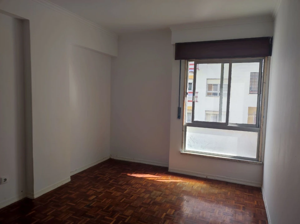 Apartamento T2 para Venda em Agualva e Mira-Sintra Foto 23