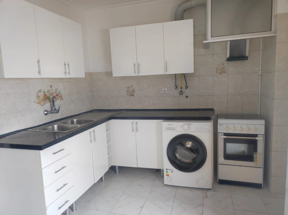 Apartamento T2 para Venda em Agualva e Mira-Sintra Foto 5