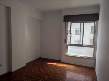Apartamento T2 para Venda em Agualva e Mira-Sintra