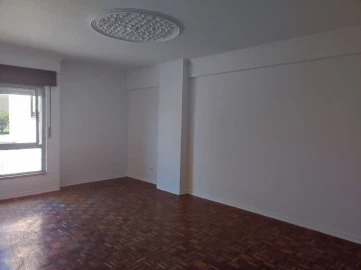 Apartamento T2 para Venda em Agualva e Mira-Sintra
