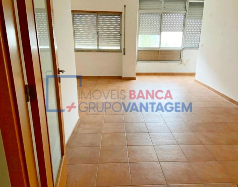 Apartamento T3 para Venda em Almada, Cova da Piedade, Pragal e Cacilhas Foto 8