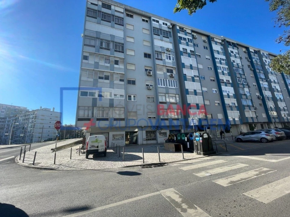 Apartamento T3 para Venda em Almada, Cova da Piedade, Pragal e Cacilhas Foto 26