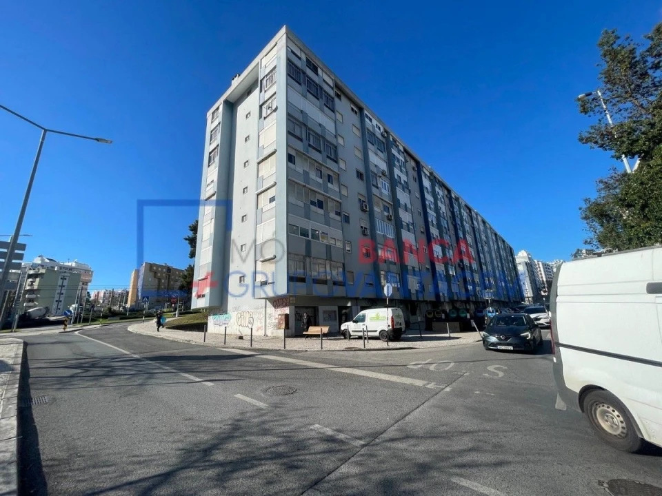 Apartamento T3 para Venda em Almada, Cova da Piedade, Pragal e Cacilhas Foto 27