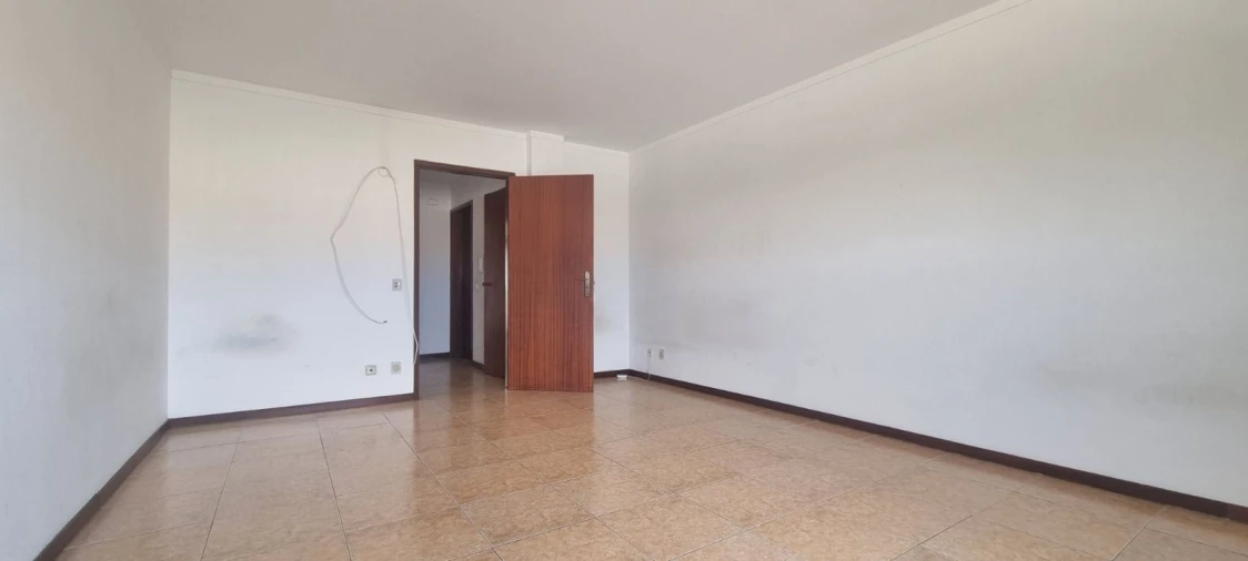 Apartamento T2 para Venda em Rio Tinto Foto 3