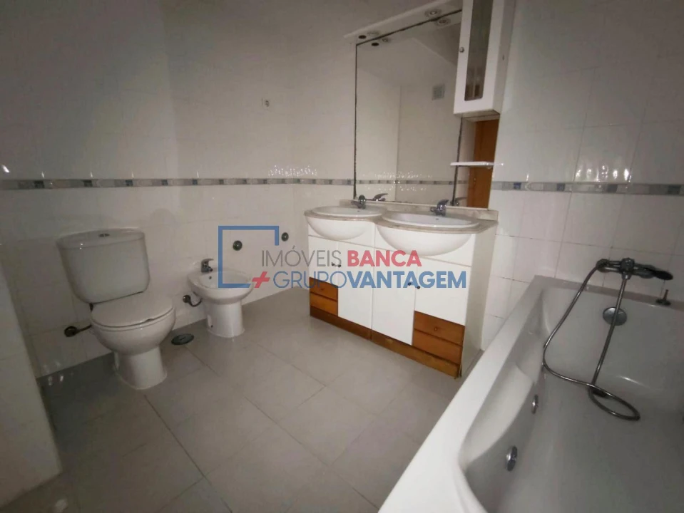 Apartamento T2 para Venda em Azambuja Foto 14