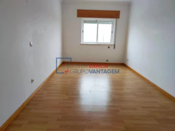 Apartamento T2 para Venda em Azambuja