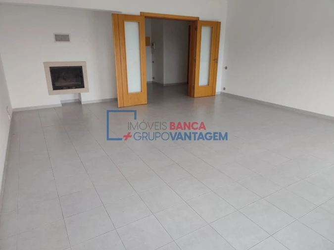 Apartamento T2 para Venda em Azambuja Foto 4