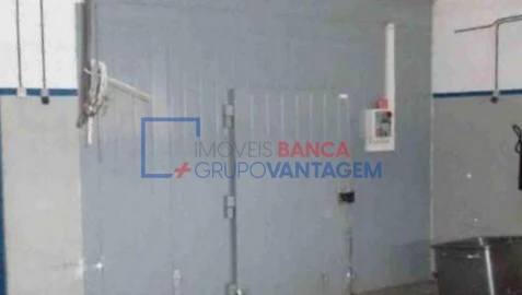 Armazém para Venda em Vale de Santiago