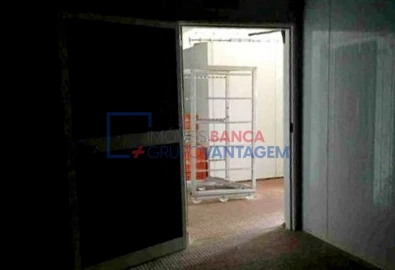 Armazém para Venda em Vale de Santiago
