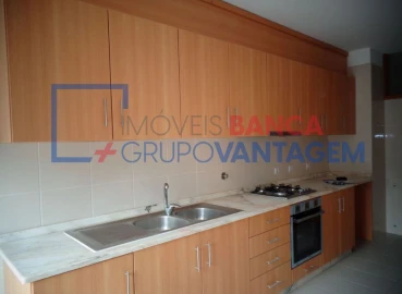 Apartamento T3 para Venda em Fonte Arcada e Oliveira