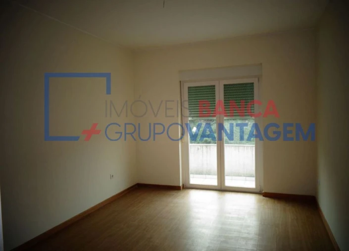 Apartamento T3 para Venda em Fonte Arcada e Oliveira Foto 5