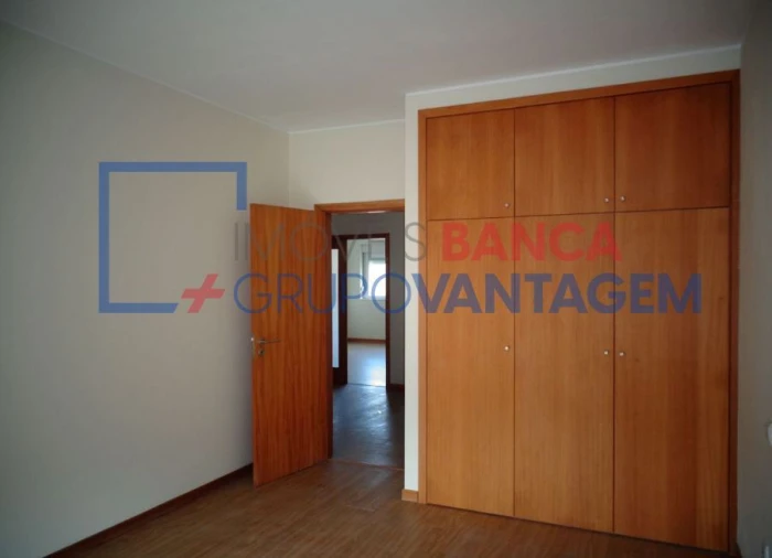 Apartamento T3 para Venda em Fonte Arcada e Oliveira Foto 6