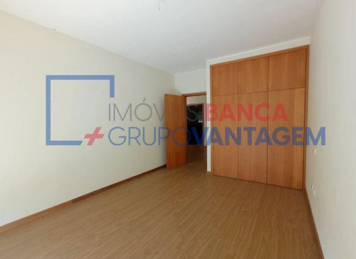 Apartamento T3 para Venda em Fonte Arcada e Oliveira Foto 8
