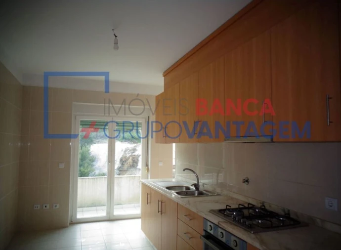 Apartamento T3 para Venda em Fonte Arcada e Oliveira Foto 11