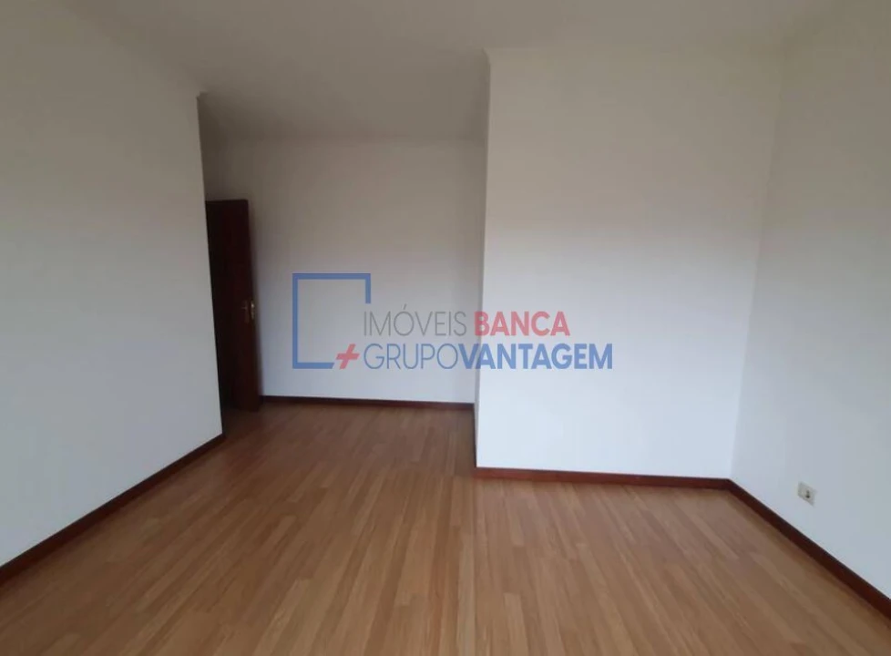 Apartamento T3 para Venda em Paço de Sousa Foto 12