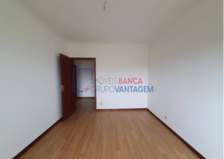 Apartamento T3 para Venda em Paço de Sousa Foto 8