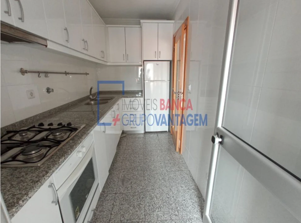 Apartamento T1 para Venda em Paranhos Foto 7
