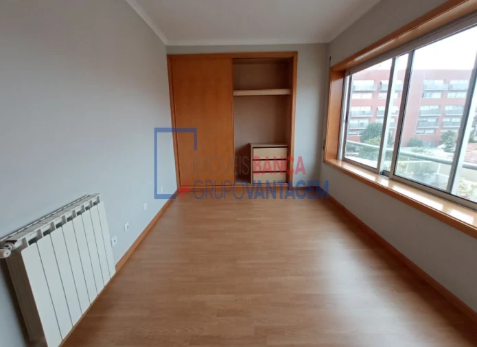 Apartamento T1 para Venda em Paranhos Foto 9