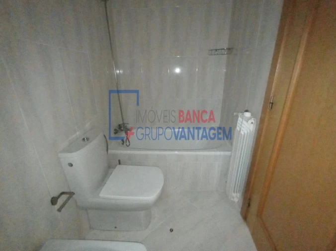 Apartamento T1 para Venda em Paranhos Foto 13